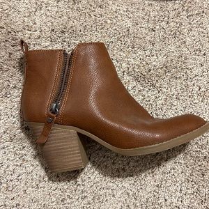 Universal Thread booties